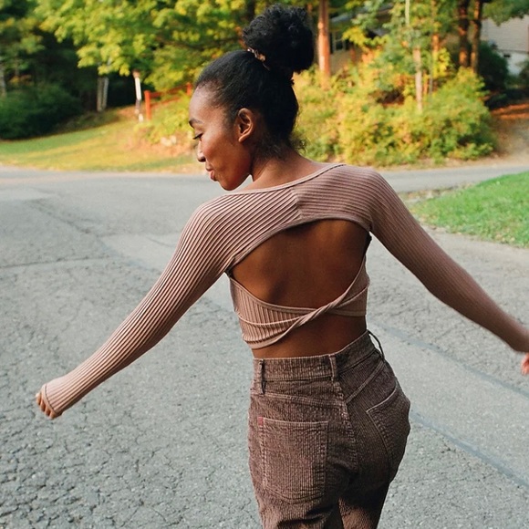 Urban Outfitters Tops - NWT Taupe Twist Back Cropped Long Sleeve